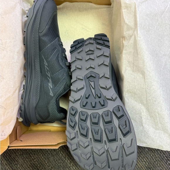 Altra Lone Peak 9 Wide in black - Picture 3 of 3